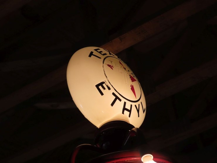 fry-"mae-west"-upright-visible-gas-pump-with-rare-texaco-ethyl-globe-image-7