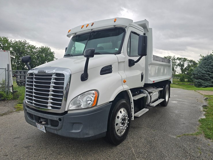 2015-freightliner-cascadia-113-image-1