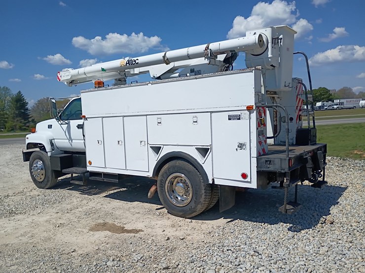 #24215-•-1999-gmc-c7500-bucket-truck-image-4