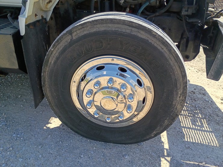 #24215-•-1999-gmc-c7500-bucket-truck-image-124