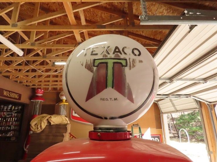 tokheim-double-sided-restored-computing-gas-pump-with-texaco-globe-image-3