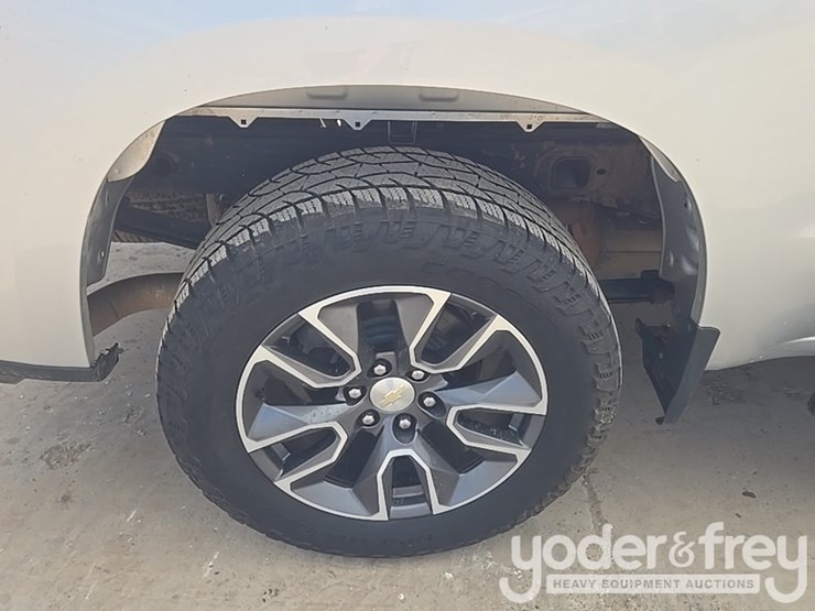 2022-chevrolet-1500-image-12