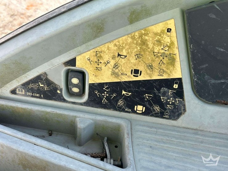 2014-caterpillar-420f-image-34