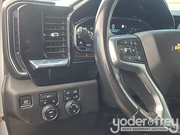 2022-chevrolet-1500-image-38