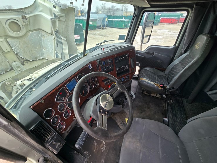 #22593-•-2016-mack-cxu613-pinnacle-sleeper-truck-image-40