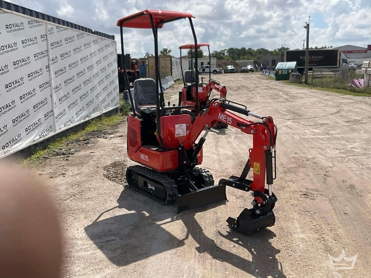 2025-me15-mini-excavator-image-2