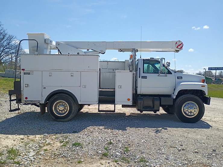 #24215-•-1999-gmc-c7500-bucket-truck-image-11