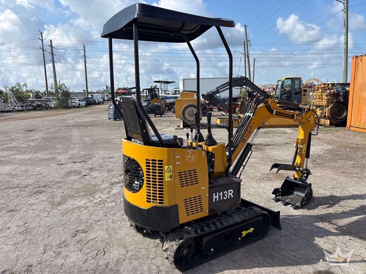 2026-cfg-industrial-h13r-mini-excavator-image-3