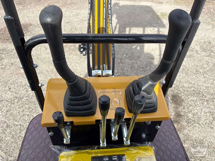 2026-cfg-industrial-h13r-mini-excavator-image-12