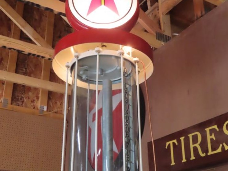wayne-upright-visible-10-gallon-gas-pump-with-texaco-globe-image-7