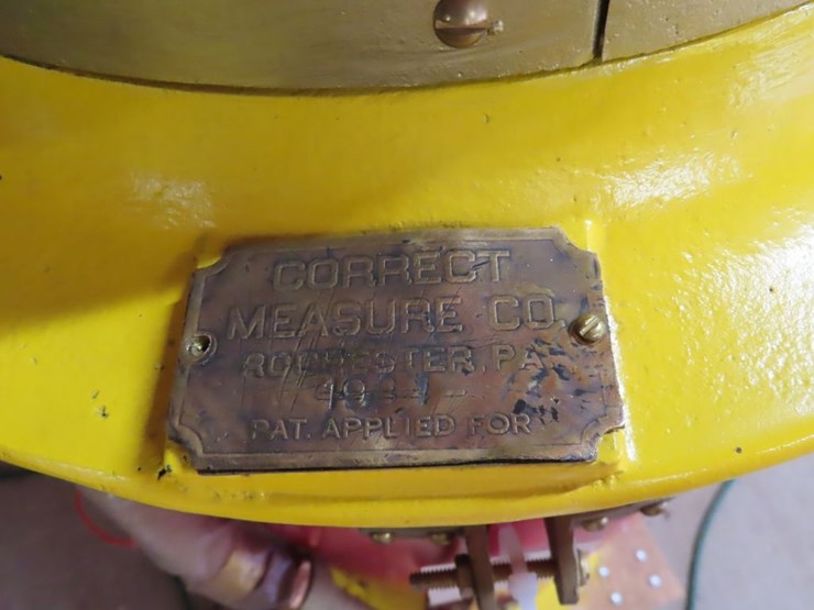 correct-measure-company-10-galloon-upright-visible-gas-pump-with-shell-milk-glass-globe-image-7