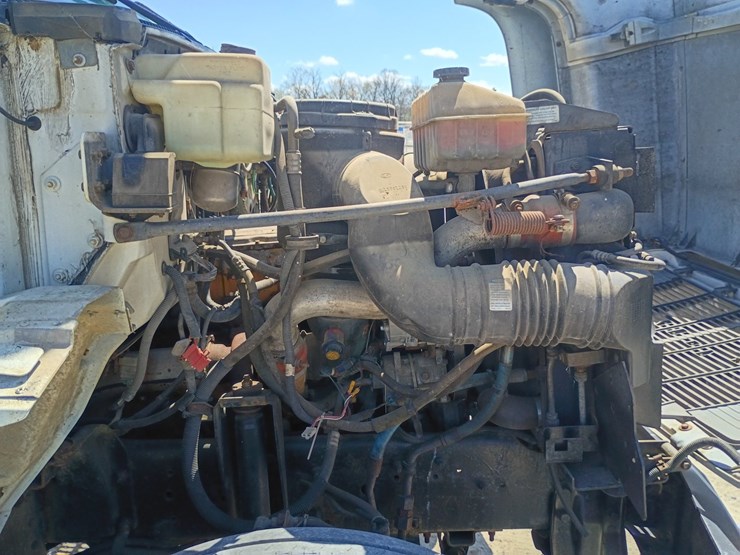 #24215-•-1999-gmc-c7500-bucket-truck-image-23