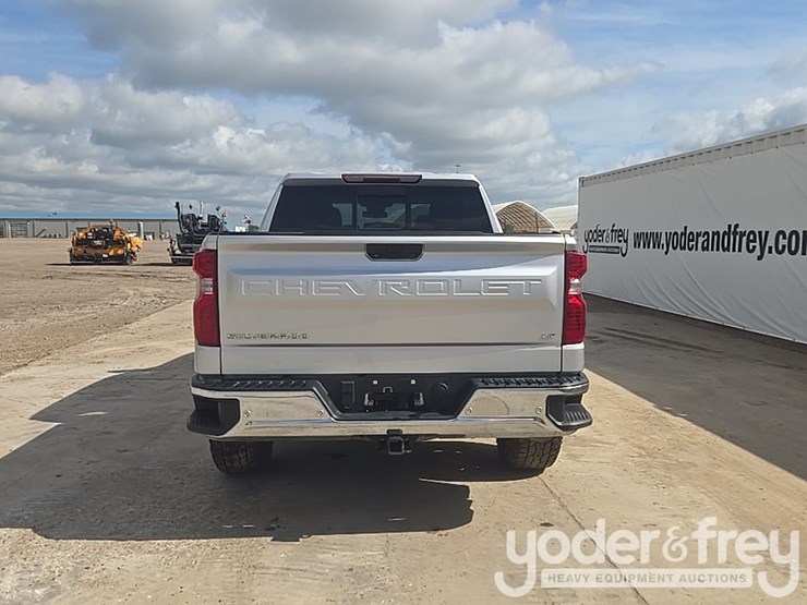2022-chevrolet-1500-image-4