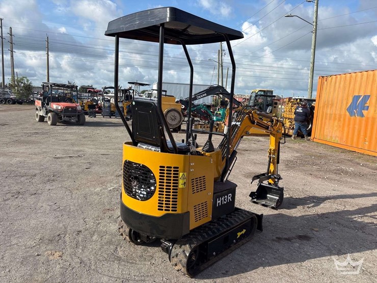 2026-cfg-industrial-h13r-mini-excavator-image-3