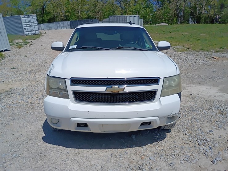 2008-chevrolet-tahoe-image-15