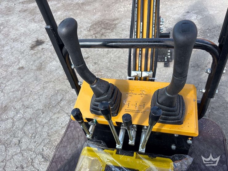 2026-cfg-industrial-h13r-mini-excavator-image-16