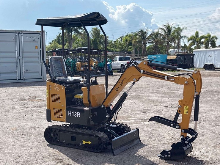 2026-cfg-industrial-h13r-mini-excavator-image-2