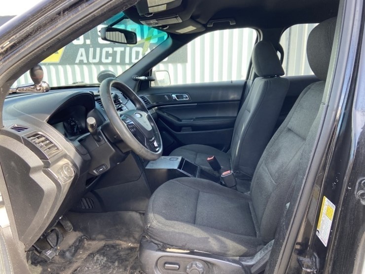 2017-ford-explorer-image-12