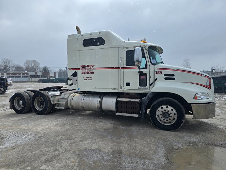 #22593-•-2016-mack-cxu613-pinnacle-sleeper-truck-image-12