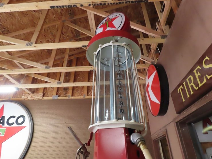 wayne-upright-visible-10-gallon-gas-pump-with-texaco-globe-image-4