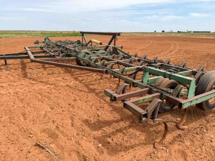 john-deere-4010-image-23