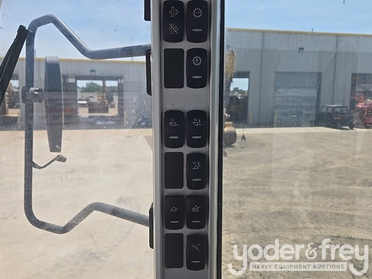 2017-volvo-l220h-image-56