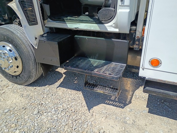 #24215-•-1999-gmc-c7500-bucket-truck-image-31