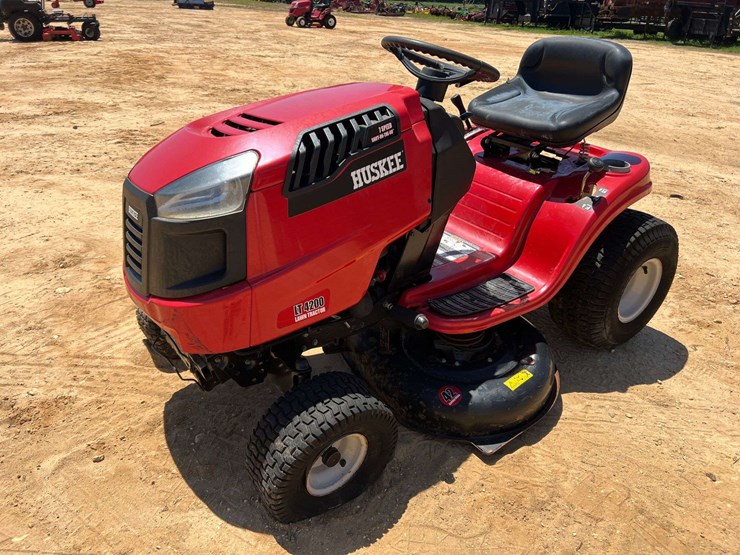 huskee-lt4200-image-1