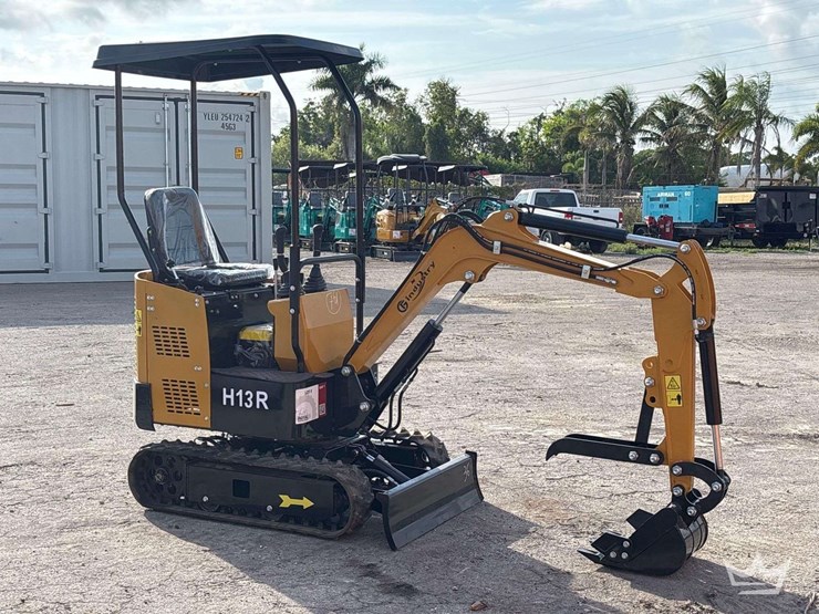 2026-cfg-industrial-h13r-mini-excavator-image-2