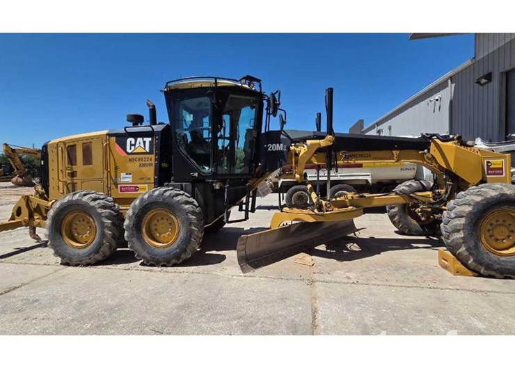 2012-caterpillar-120m2-image-2