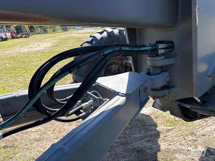1986-deere-570a-image-23