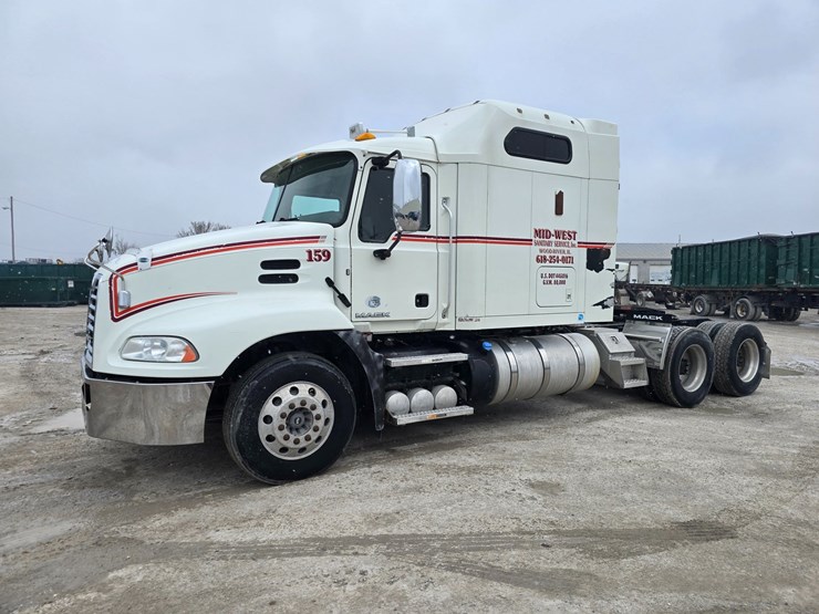 #22593-•-2016-mack-cxu613-pinnacle-sleeper-truck-image-3