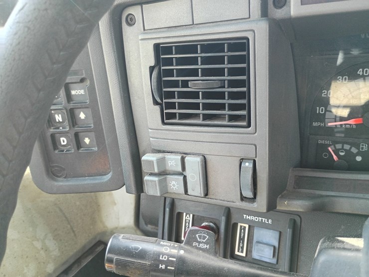 #24215-•-1999-gmc-c7500-bucket-truck-image-61