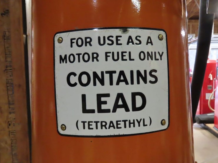 bennett-upright-model-810-upright-visible-10-gallon-gas-pump-with-glass-gulf-globe-image-3