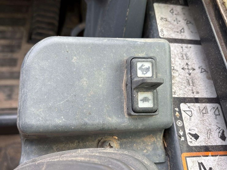 2022-deere-333g-image-25