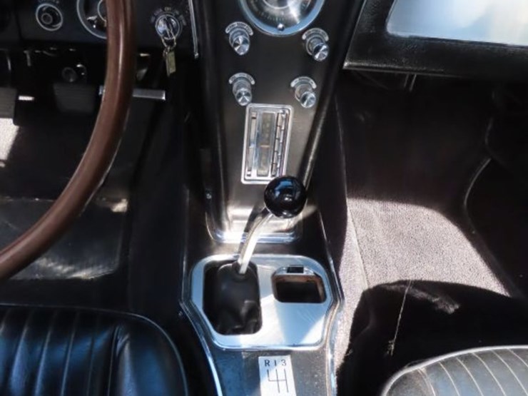 1964-chevrolet-corvette-stingray-roadster-image-17
