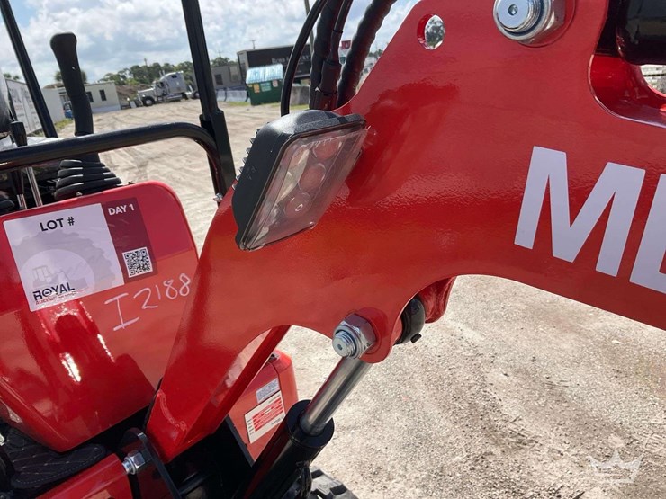 2025-me15-mini-excavator-image-18