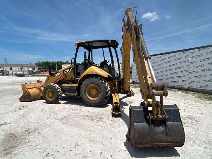 2014-caterpillar-420f-image-40