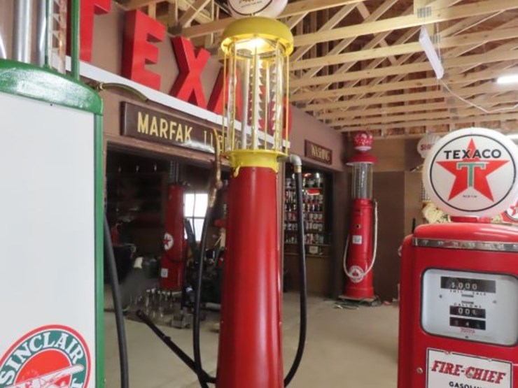 butler-upright-visible-10-gallon-gas-pump-with-kanotex-glass-globe-image-9