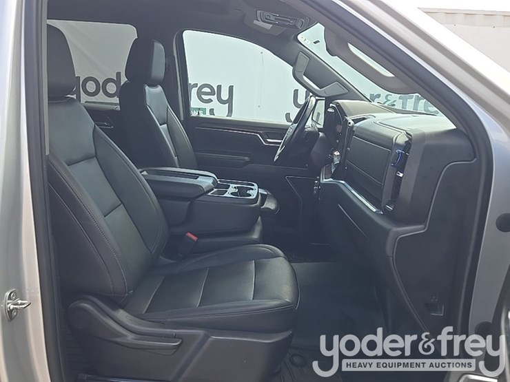 2022-chevrolet-1500-image-33