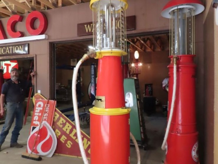 correct-measure-company-10-galloon-upright-visible-gas-pump-with-shell-milk-glass-globe-image-10