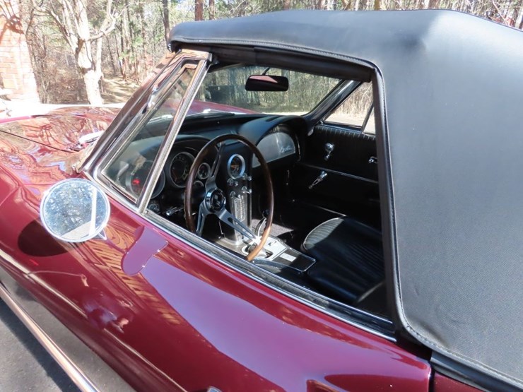 1964-chevrolet-corvette-stingray-roadster-image-13