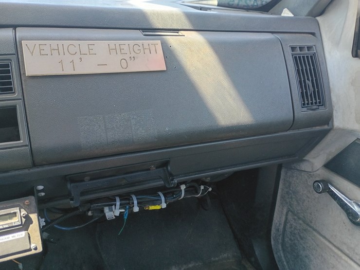 #24215-•-1999-gmc-c7500-bucket-truck-image-46