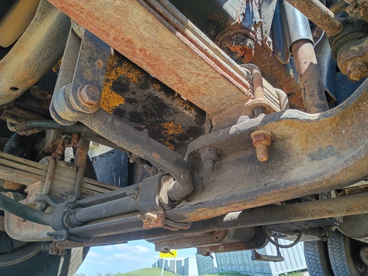 #24215-•-1999-gmc-c7500-bucket-truck-image-28