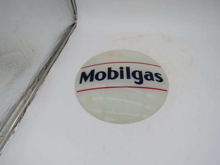 mobil-and-fire-chief-glass-gas-pump-globe-fronts-image-2