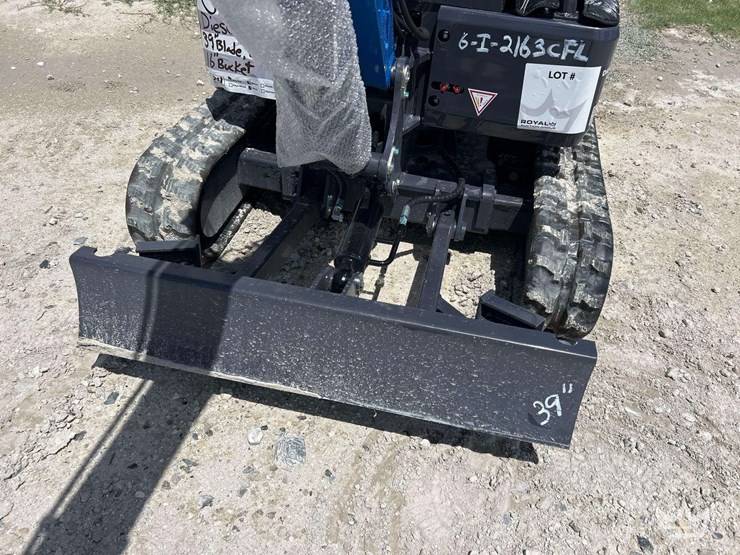 2026-cfg-industrial-dm20ym-mini-excavator-image-11