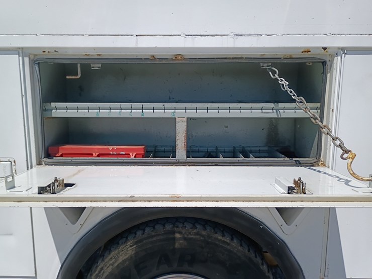 #24215-•-1999-gmc-c7500-bucket-truck-image-71