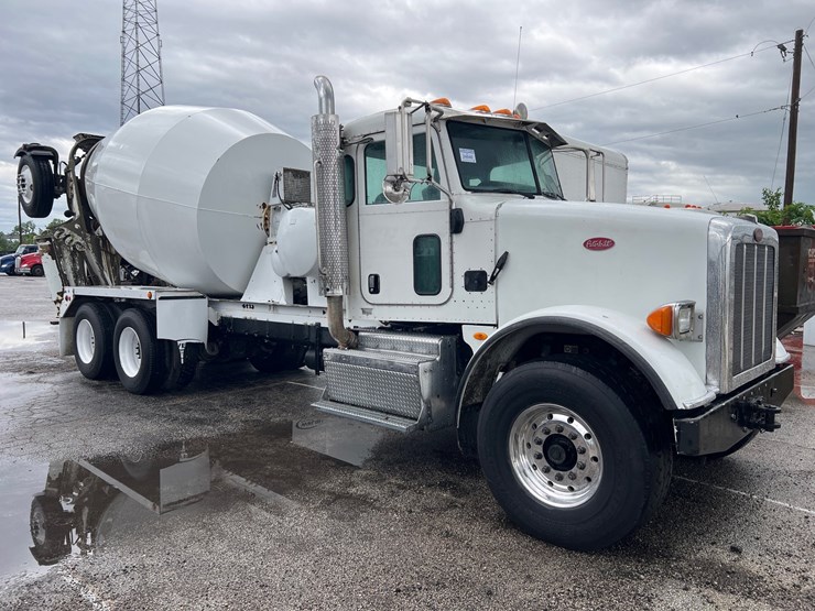 2014-peterbilt-365-image-1