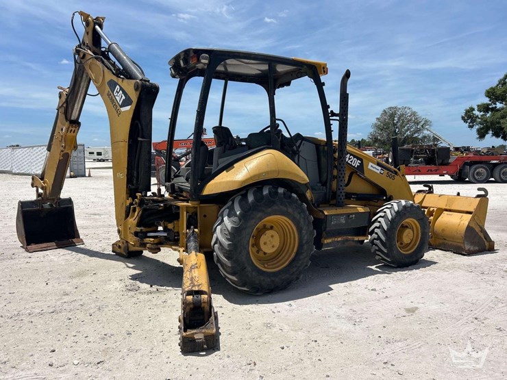 2014-caterpillar-420f-image-3