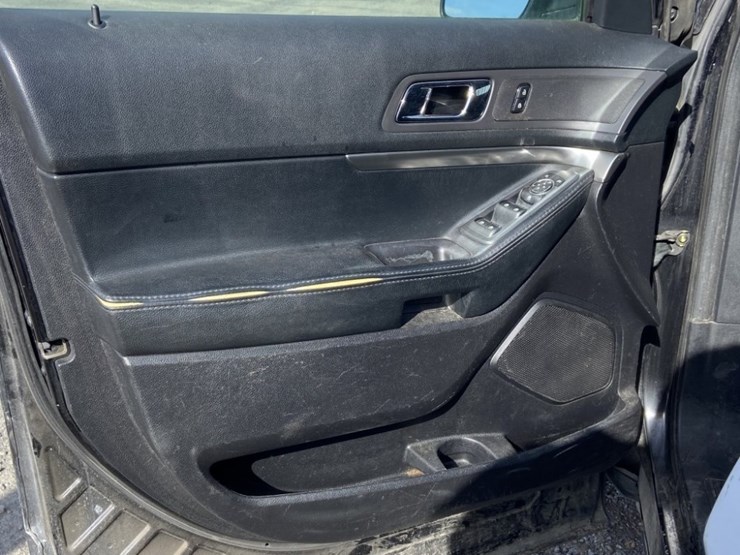 2017-ford-explorer-image-21